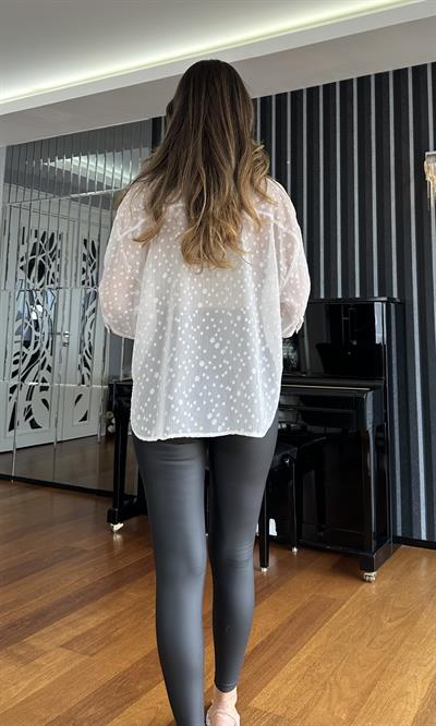 Düğmeleri Kristal Taşlı Parlak Tül Gömlek