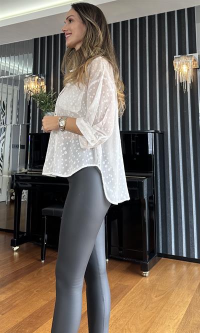 Düğmeleri Kristal Taşlı Parlak Tül Gömlek