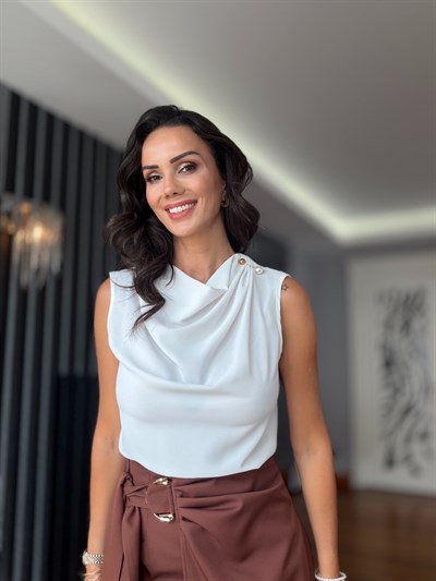 Ekru İnci Broşlu Kolsuz Bluz