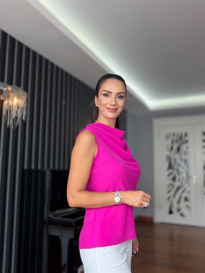 Fuşya Degaje Yaka Kolsuz Bluz