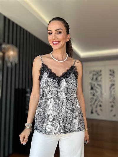 Gri Yılan Desenli Dantelli Askılı Bluz