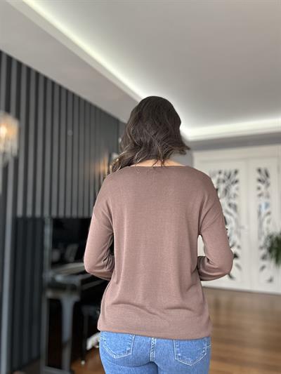 Kahverengi Omuz Aksesuarlı Uzun Kollu Triko Kazak