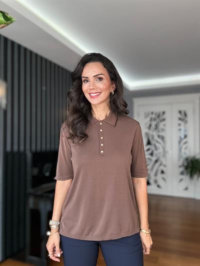 Kahverengi Yakalı Yarım Kollu Düğmeli Triko Kazak