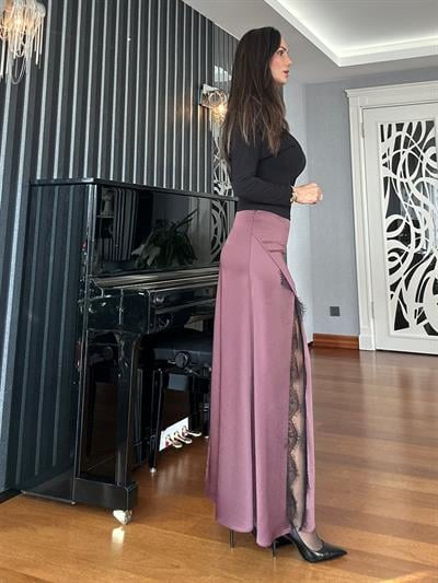 Kahverengi Yırtmacı Dantelli Uzun Saten Etek
