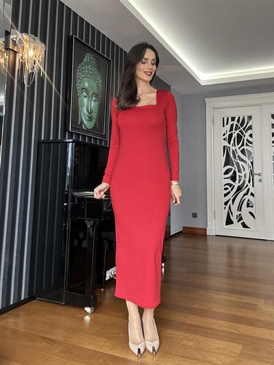 Kırmızı Kare Yaka Elbise