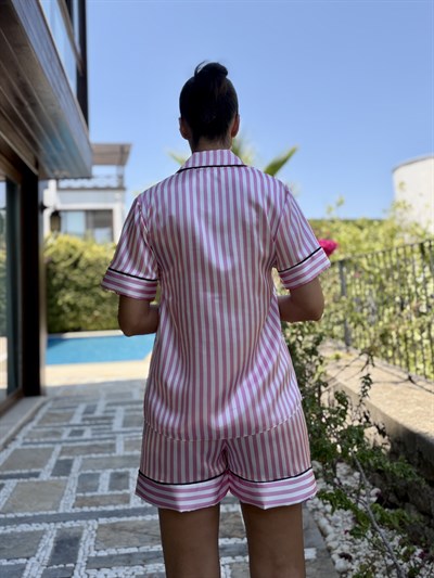 Pembe Beyaz Çizgili Şortlu Saten Pijama Takım