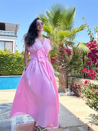 Pembe Çiçek Süslemeli Tasarım Elbise 