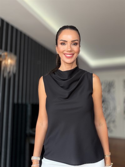 Siyah Degaje Yaka Kolsuz Bluz