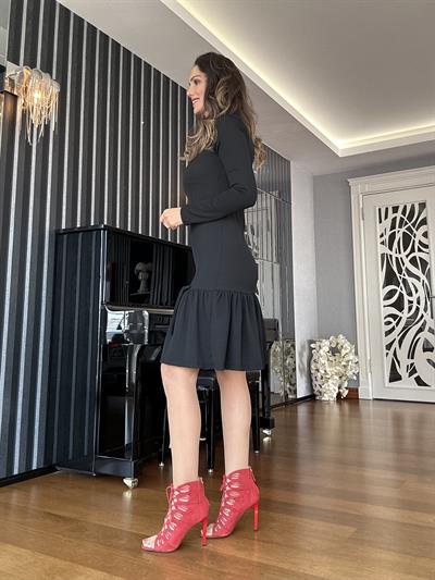 Siyah Eteği Büzgülü Elbise