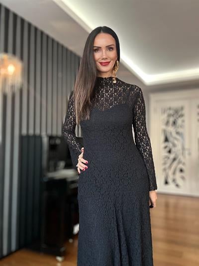 Siyah Eteği Volanlı Maxi Dantel  Elbise