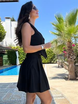 Siyah Geniş Pileli Şortlu  Etek