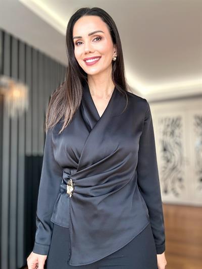 Siyah Gold Tokalı Anvelop Saten Bluz