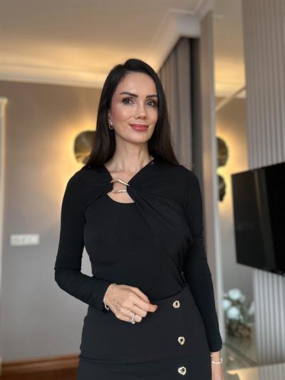 Siyah Gold Tokalı Tasarım Bluz