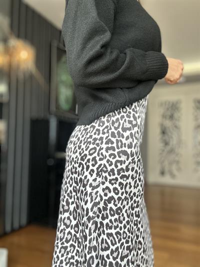 Siyah Gri Leopar Desenli Saten Etek