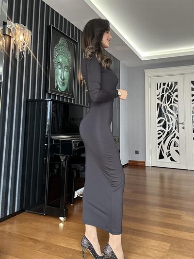 Siyah Kare Yaka Elbise