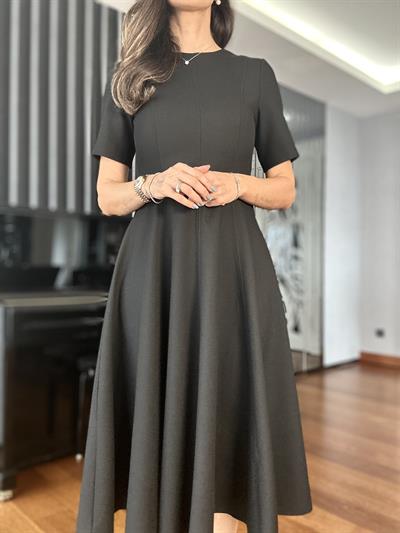 Siyah Belden Oturtmalı  Volanlı  Elbise