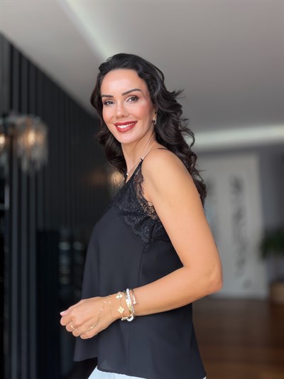 Siyah Saten Dantelli Askılı  Bluz