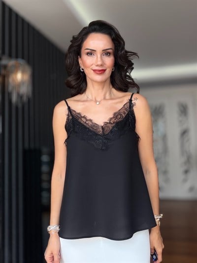 Siyah Saten Dantelli Askılı  Bluz