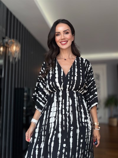 Siyah Üzeri Bej Desenli Yarım Kollu Elbise