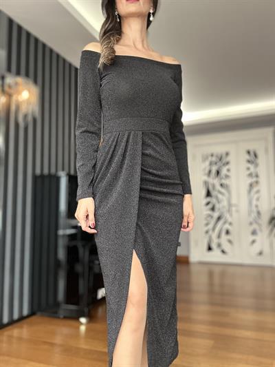 Siyah Yırtmaçlı Omuz Dekolteli Parlak Elbise