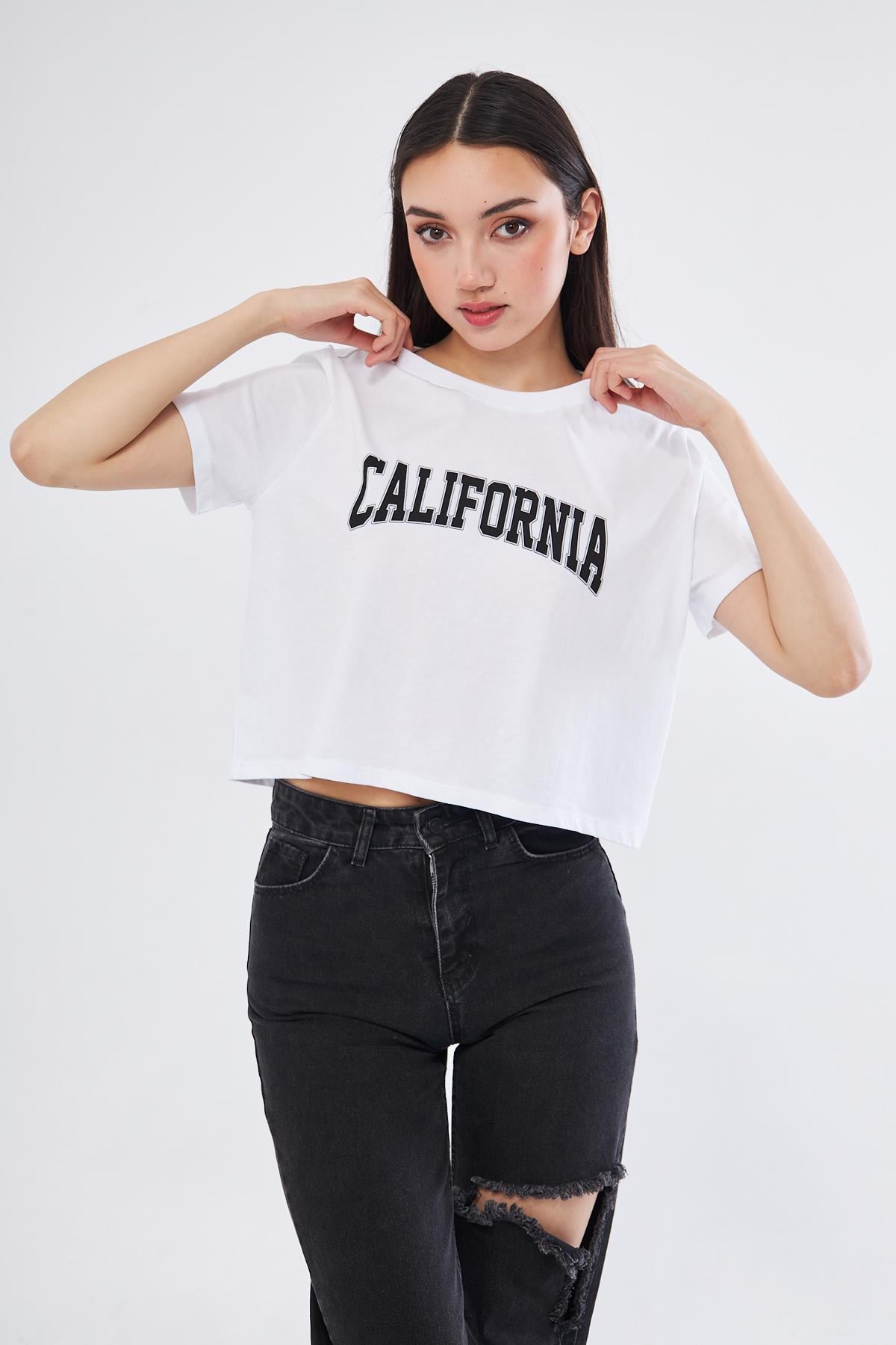 California baskılı crop t-shirt - Charamela