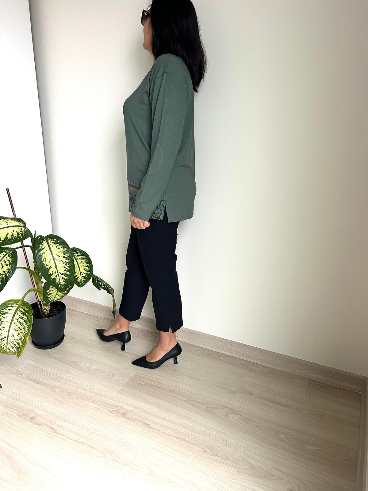 Kadın büyük beden baskılı yaka ve etek taş detaylı bluz -bgb70 - Charamela