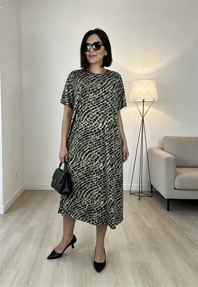 Büyük Beden Likralı Viskon Penye Siyah Puan  Desenli Diz Altı Elbise-bge164