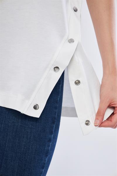 Çıtçıt detaylı beyaz t-shirt - Charamela