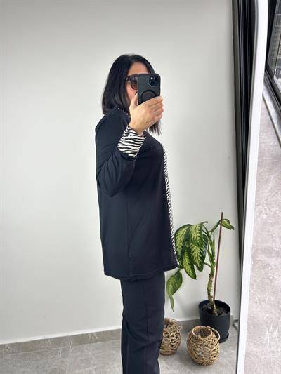 Kadın büyük beden v yaka siyah - beyaz animal baskı detaylı viskon kumaş örme bluz-bgb97 - Charamela