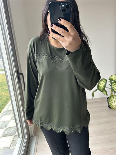 Kadın büyük beden yaka ve etek taş nakış detaylı bluz -bgb72 - Charamela