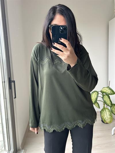 Kadın büyük beden yaka ve etek taş nakış detaylı bluz -bgb72 - Charamela