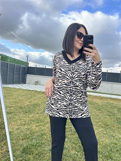 Kadın büyük beden zebra baskılı v yaka bluz-bgb80 - Charamela