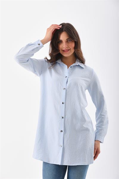 Kadın mavi beyaz çizgili gümüş düğme detaylı gömlek - Charamela
