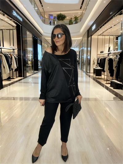 Omuz Detaylı Taşlı Siyah Bluz BGB153