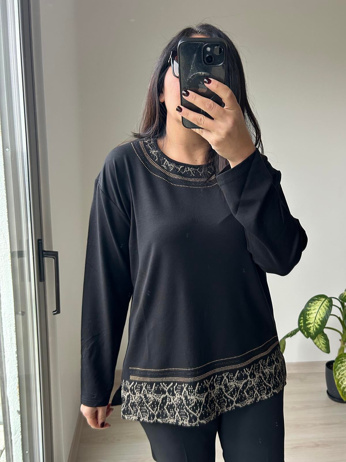 Kadın Büyük Beden Baskılı Yaka ve Etek  Taş Detaylı Bluz -BGB69
