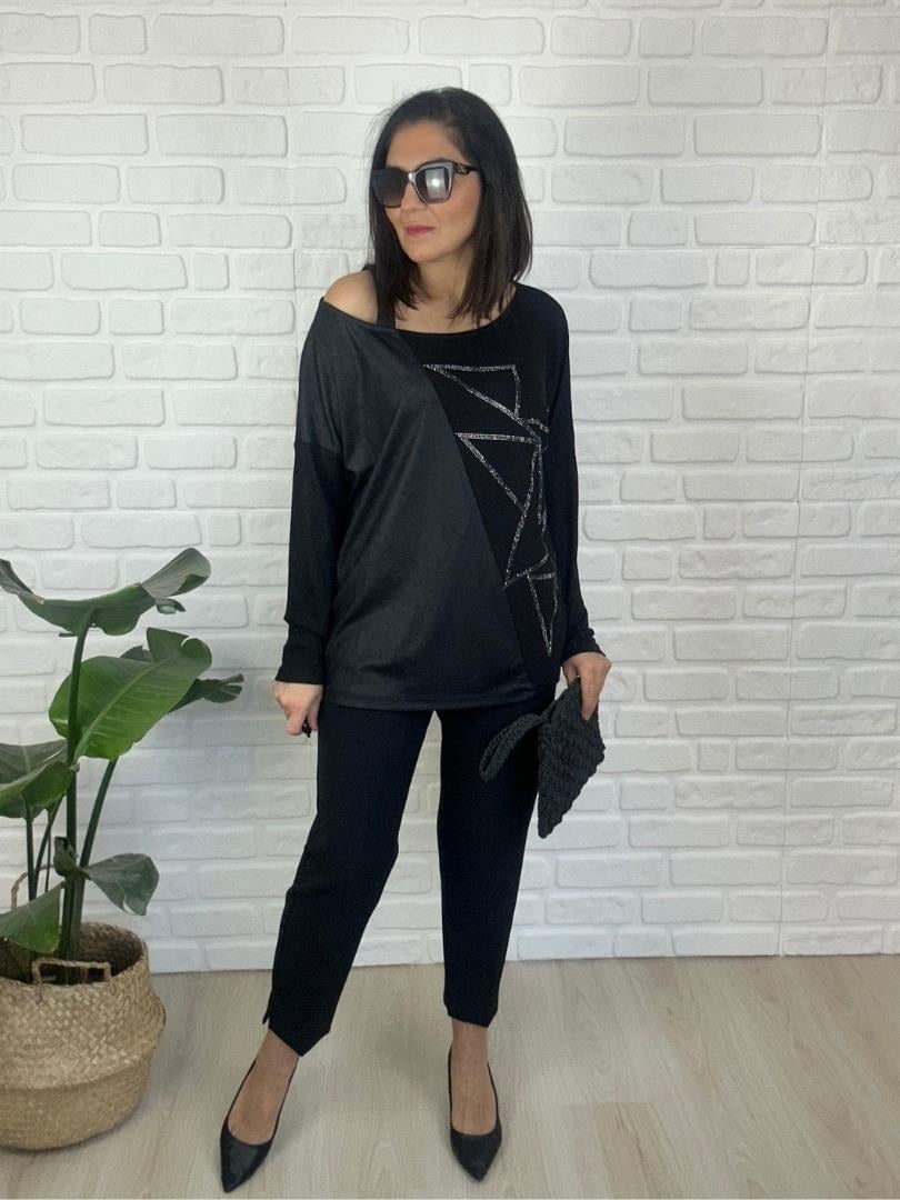 Omuz Detaylu Taşlı Siyah Bluz BGB153