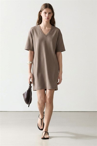 V Yaka Dökümlü Rahat Kalıp Modal Elbise 