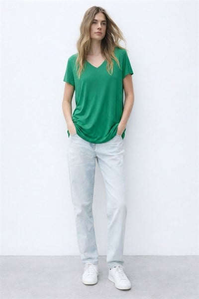 Ön ve Arka V Yaka Basic Viskon Karışımlı Tişört