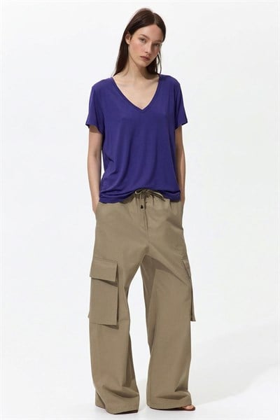 Ön ve Arka V Yaka Basic Viskon Karışımlı Tişört