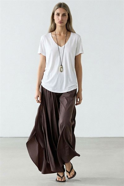 Ön ve Arka V Yaka Basic Viskon Karışımlı Tişört