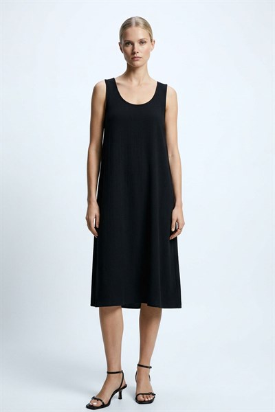 A Kesim Rahat Ve Dökümlü Kalın Askılı Elbise