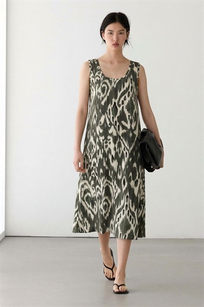 A Kesim Rahat Ve Dökümlü Kalın Askılı Elbise