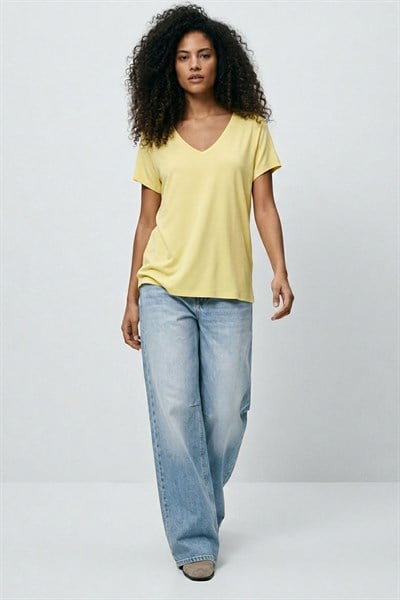 Ön ve Arka V Yaka Basic Viskon Karışımlı Tişört