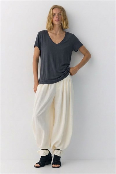 Ön ve Arka V Yaka Basic Viskon Karışımlı Tişört