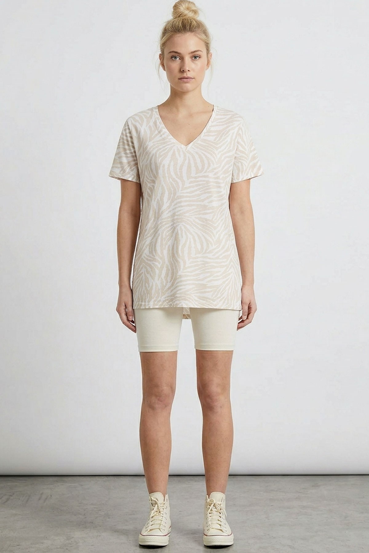 V Yaka Basic Viskon Karışımlı Tişört