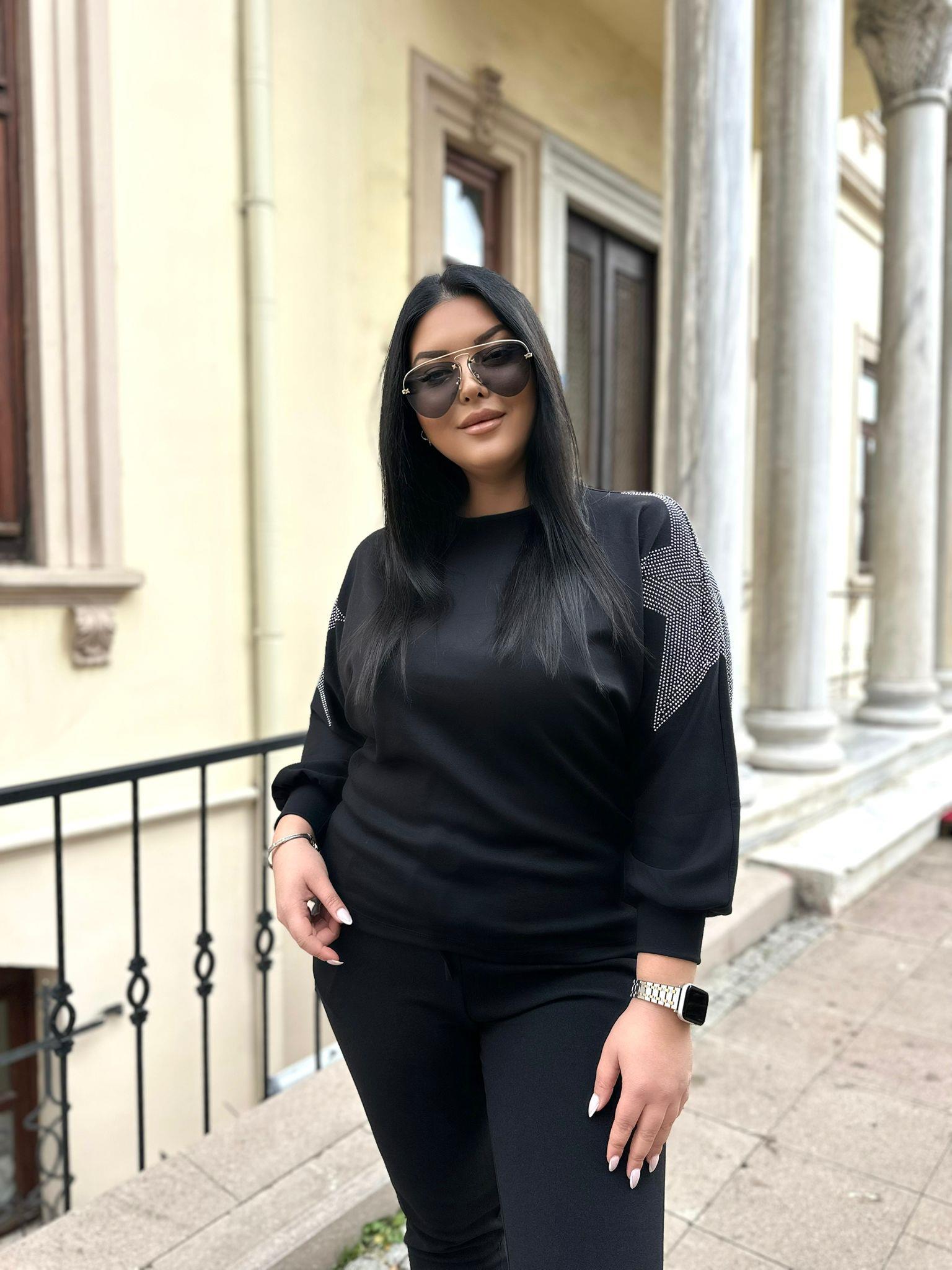 Büyük Beden Model Kumaş Yıldız Taşlı Bluz - Siyah
