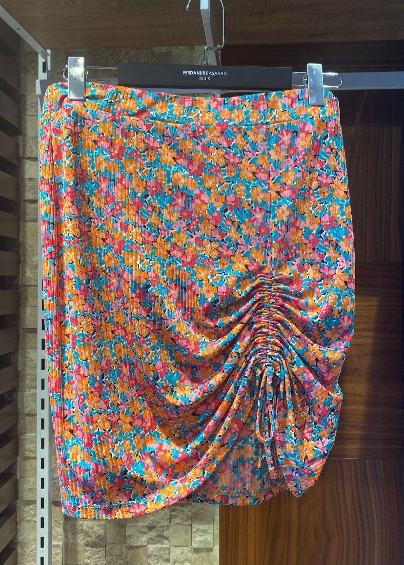 Oversize Büzgülü Çiçek Detaylı Kadın Etek - Pembe 