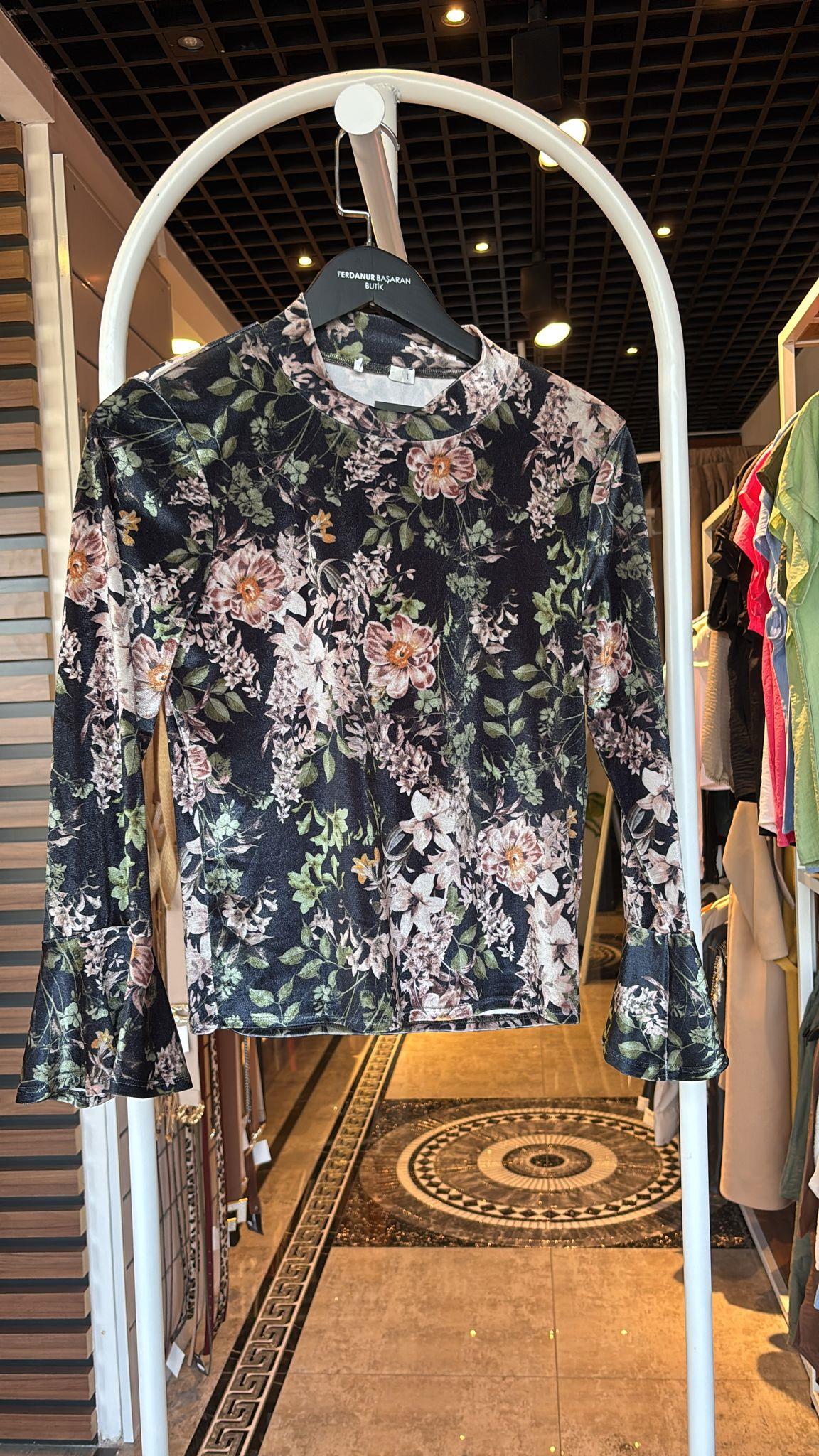 Oversize Çiçekli Kol Detaylı Kadın Bluz - Siyah 