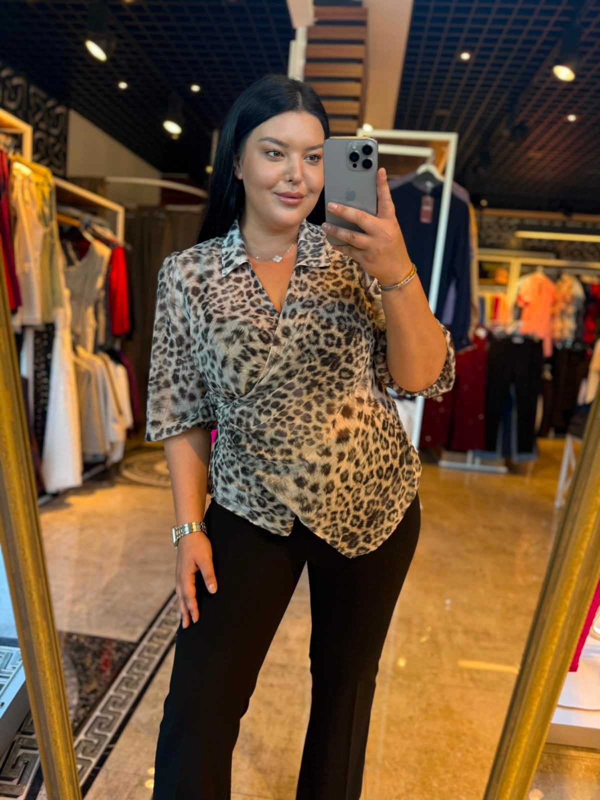 Oversize Kruvaze Yan Bağcıklı Truvakar Kol Kadın Bluz - Leopar 