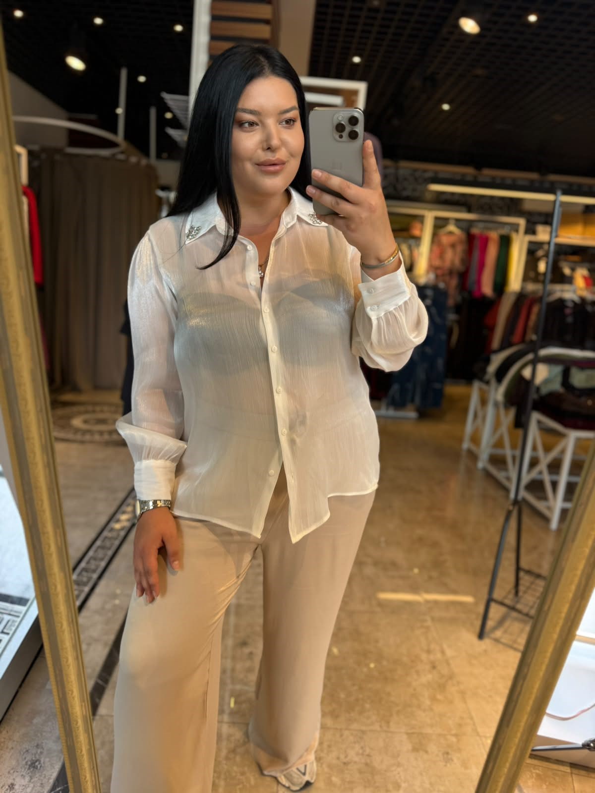 Oversize Yaka Taş Detaylı Organze Kumaş Kadın Gömlek - Ekru 